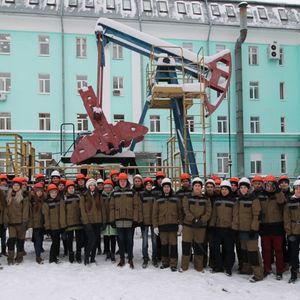 Студенты и преподаватели Института нефти и газа ФГБОУ ВО «УдГУ»