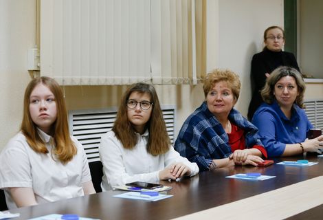 Ученики «Менделеевского класса» посетили УдГУ3