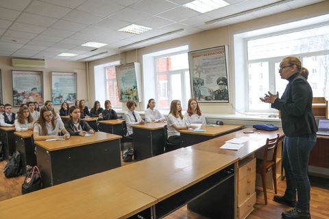 Ученики «Менделеевского класса» посетили УдГУ14