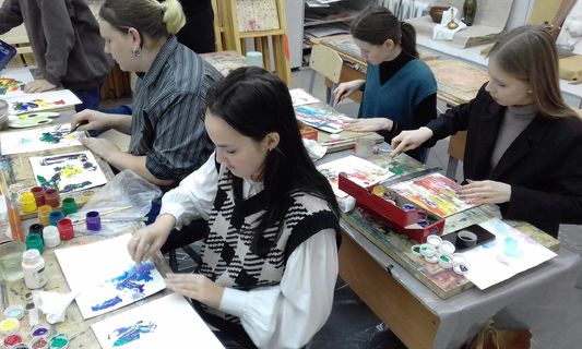 Студенты филиала УдГУ в городе Воткинск побывали на творческой встрече с талантливым современным художником Екатериной Платоновой1