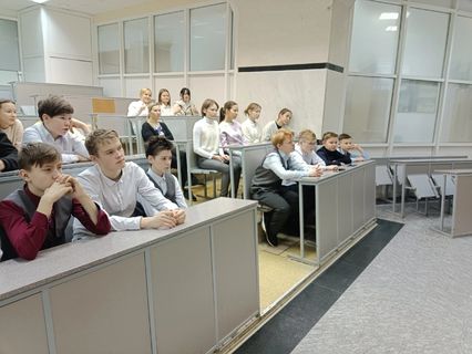 ученики 7б класса Столичного лицея посетили музей физики в УдГУ1