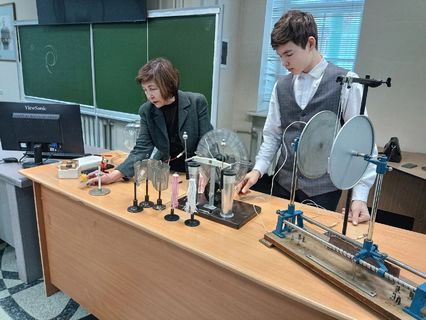 ученики 7б класса Столичного лицея посетили музей физики в УдГУ2