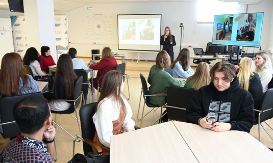 Для иностранных студентов УдГУ в Точке кипения состоялся медиа-семинар2
