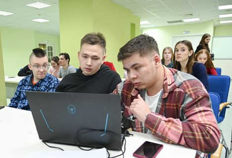 В УдГУ прошёл хакатон «Конкурс инженерных команд» в рамках интеллектуальной олимпиады Приволжского федерального округа среди студентов9