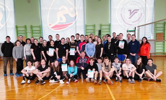 Соревнования по волейболу в рамках Спартакиады среди студентов, проживающих в общежитиях, прошли в УдГУ1