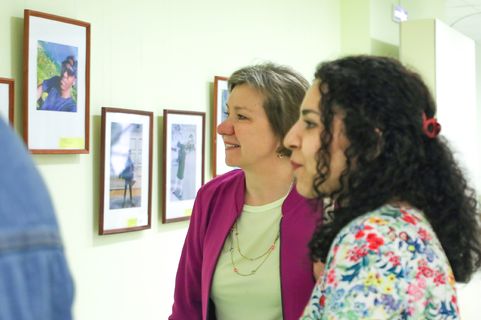 Выставка «Молодость, дружба, творчество» стартовала в УдГУ среди иностранных студентов1