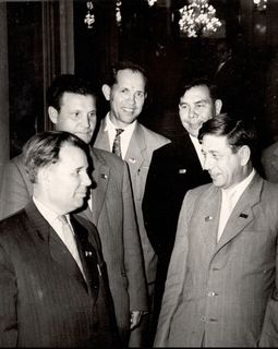 Москва. Кремль. В центре - В.И.Петровский, первый справа - директор УГПИ М.П. Бабин (1961)